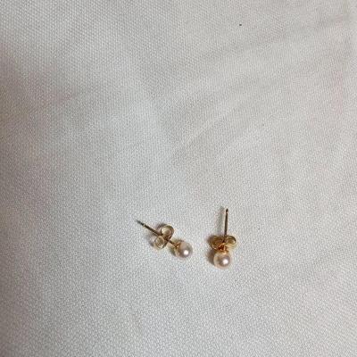 https://www.auctionninja.com/stress-free-estate-services-llc/sales/details/giant-nh-coast-estate-gold-silver-and-costume-jewelry-auction-...