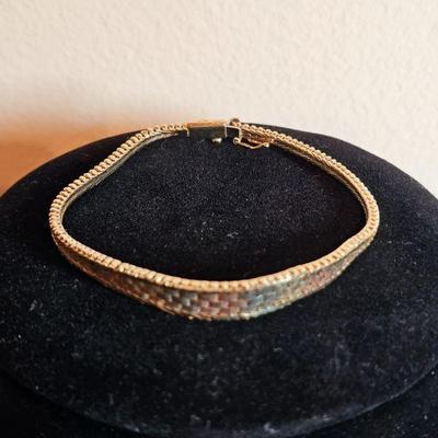 https://www.auctionninja.com/stress-free-estate-services-llc/sales/details/giant-nh-coast-estate-gold-silver-and-costume-jewelry-auction-...