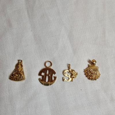 https://www.auctionninja.com/stress-free-estate-services-llc/sales/details/giant-nh-coast-estate-gold-silver-and-costume-jewelry-auction-...