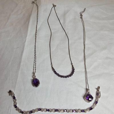 https://www.auctionninja.com/stress-free-estate-services-llc/sales/details/giant-nh-coast-estate-gold-silver-and-costume-jewelry-auction-...