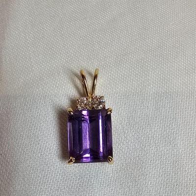 https://www.auctionninja.com/stress-free-estate-services-llc/sales/details/giant-nh-coast-estate-gold-silver-and-costume-jewelry-auction-...