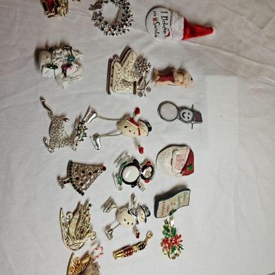 https://www.auctionninja.com/stress-free-estate-services-llc/sales/details/giant-nh-coast-estate-gold-silver-and-costume-jewelry-auction-...