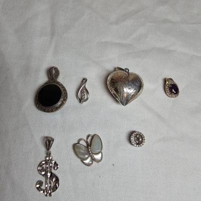 https://www.auctionninja.com/stress-free-estate-services-llc/sales/details/giant-nh-coast-estate-gold-silver-and-costume-jewelry-auction-...