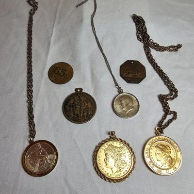 https://www.auctionninja.com/stress-free-estate-services-llc/sales/details/giant-nh-coast-estate-gold-silver-and-costume-jewelry-auction-...