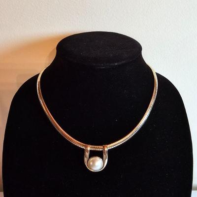 https://www.auctionninja.com/stress-free-estate-services-llc/sales/details/giant-nh-coast-estate-gold-silver-and-costume-jewelry-auction-...