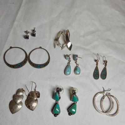 https://www.auctionninja.com/stress-free-estate-services-llc/sales/details/giant-nh-coast-estate-gold-silver-and-costume-jewelry-auction-...