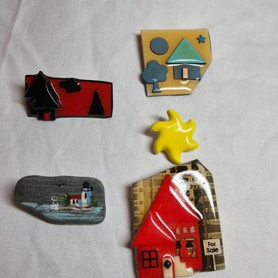 https://www.auctionninja.com/stress-free-estate-services-llc/sales/details/giant-nh-coast-estate-gold-silver-and-costume-jewelry-auction-...