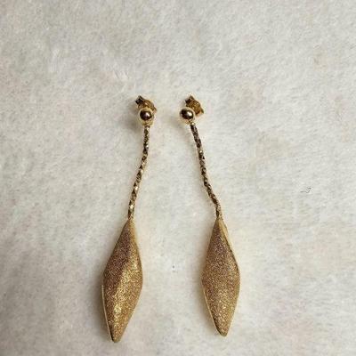 https://www.auctionninja.com/stress-free-estate-services-llc/sales/details/giant-nh-coast-estate-gold-silver-and-costume-jewelry-auction-...