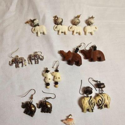 https://www.auctionninja.com/stress-free-estate-services-llc/sales/details/giant-nh-coast-estate-gold-silver-and-costume-jewelry-auction-...