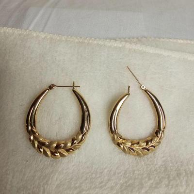 https://www.auctionninja.com/stress-free-estate-services-llc/sales/details/giant-nh-coast-estate-gold-silver-and-costume-jewelry-auction-...