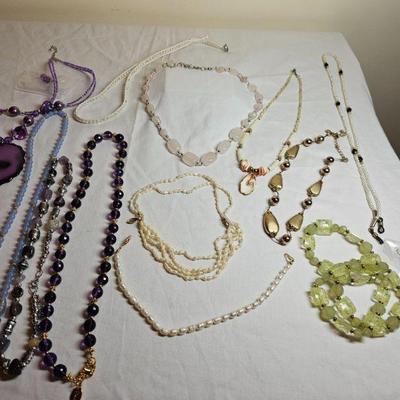 https://www.auctionninja.com/stress-free-estate-services-llc/sales/details/giant-nh-coast-estate-gold-silver-and-costume-jewelry-auction-...