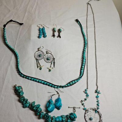 https://www.auctionninja.com/stress-free-estate-services-llc/sales/details/giant-nh-coast-estate-gold-silver-and-costume-jewelry-auction-...