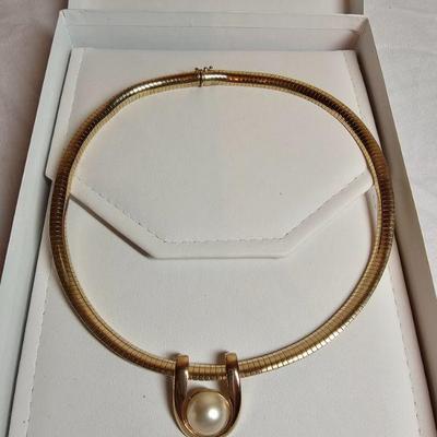 https://www.auctionninja.com/stress-free-estate-services-llc/sales/details/giant-nh-coast-estate-gold-silver-and-costume-jewelry-auction-...
