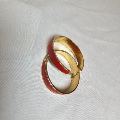 https://www.auctionninja.com/stress-free-estate-services-llc/sales/details/giant-nh-coast-estate-gold-silver-and-costume-jewelry-auction-...