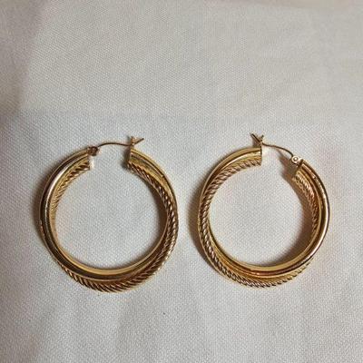 https://www.auctionninja.com/stress-free-estate-services-llc/sales/details/giant-nh-coast-estate-gold-silver-and-costume-jewelry-auction-...