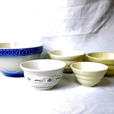 JIFI923 Vintage Mixing Bowls	3 Ringware Bowls by Bauer, USA
