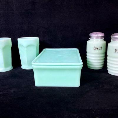 JIFI934 Vintage Jadelite	McKee vintage refrigerator dish with lid, 2 tumblers, and salt and pepper shakers.

