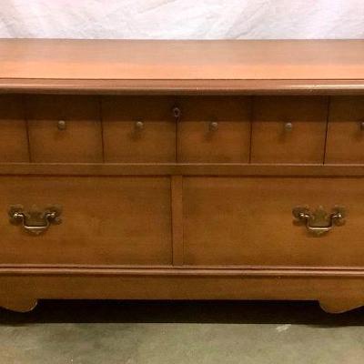 LAGO704 Antique Lane Sweetheart Chest	1960's antique solid wood chest. Made in he USA Altaviata, Virginia. Style #197582, serial...