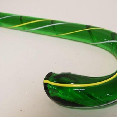 1012	VICTORIAN GREEN GLASS CANE/WALKING STICK W/YELLOW & WHITE SWIRLS, APPROXIMATELY 36 IN
