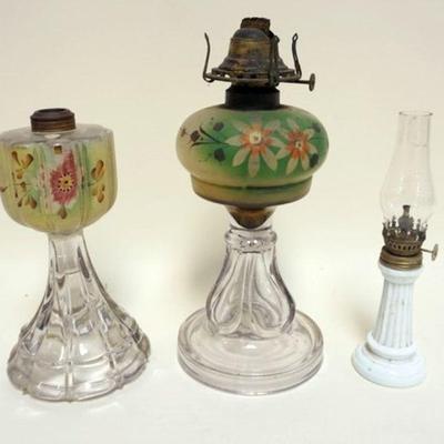 1038	KEROSENE LAMPS, LOT OF 3 ASSORTED, LARGEST APPROXIMATELY 13 IN
