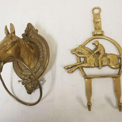 1266	BRASS HORSE HEAD TOWEL RING & BRASS HORSE STIRRUP HOOK, TALLEST APPROXIMATELY 12 IN
