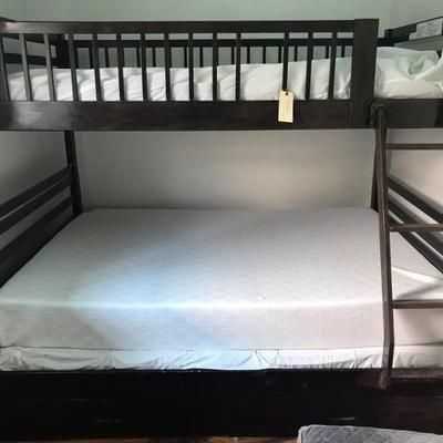 bunkbed twin on top and double on bottom $129