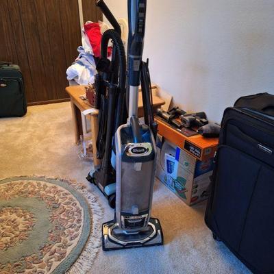 SHARK Bagless vacuumm