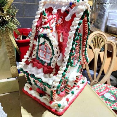 Lot 79 - Valerie Parr Hill Illuminated Gingerbread House #3 