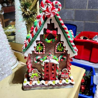 Lot 80 - Valerie Parr Hill Illuminated Gingerbread House #4 