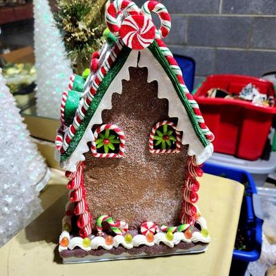 Lot 80 - Valerie Parr Hill Illuminated Gingerbread House #4 