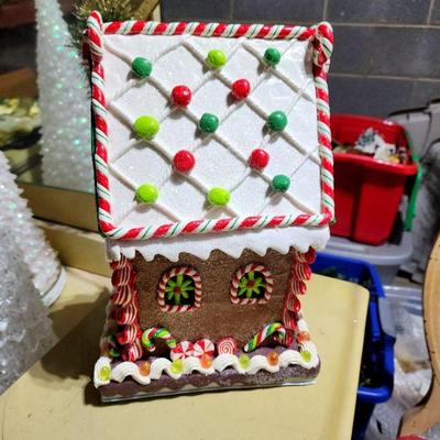 Lot 80 - Valerie Parr Hill Illuminated Gingerbread House #4 