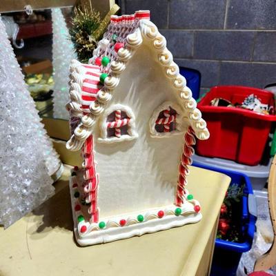 Lot 78 - Valerie Parr Hill Illuminated Gingerbread House #2 