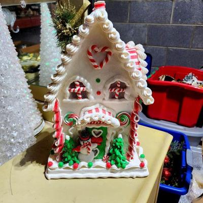 Lot 78 - Valerie Parr Hill Illuminated Gingerbread House #2 