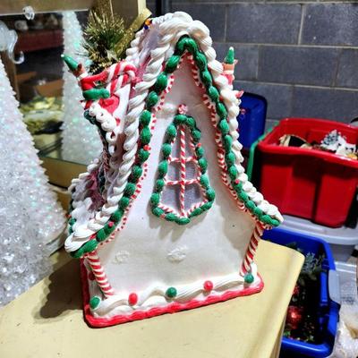 Lot 79 - Valerie Parr Hill Illuminated Gingerbread House #3 