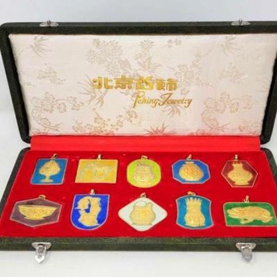 #1024 â€¢ Peking Jewelry Pendants & Case
