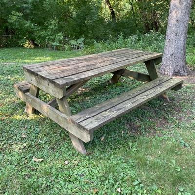 Picnic table 