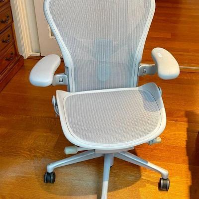 HERMAN MILLER AEON 