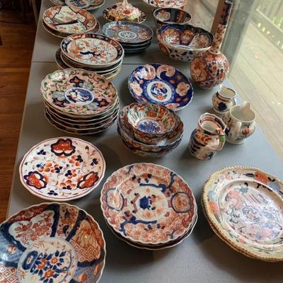 Part collection of antique Imari plates and bowls