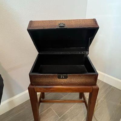Lot 7 - trunk table
