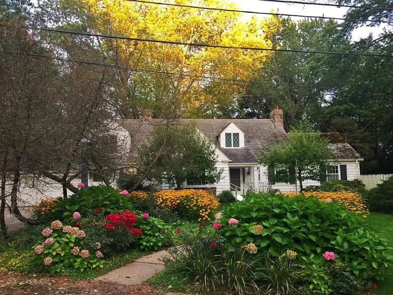 BAYSIDE ESTATE SALE!