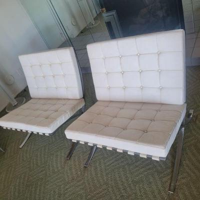 Barcelona white leather chairs
by Nuevo