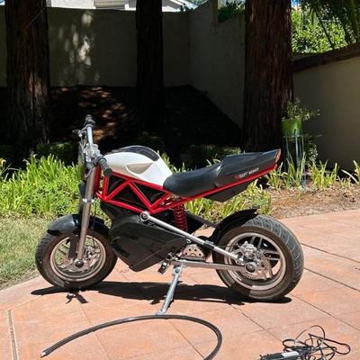 Razor Electric Motor Bike -- best ride around! Almost new, never used
