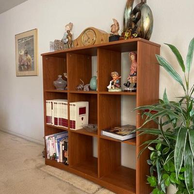 Cubby to display treasures 