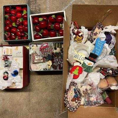 PCT187- Assorted Vintage Christmas Ornaments