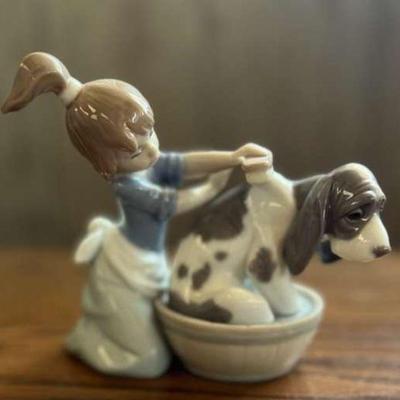 PCT093- Lladro #5455 "Bashful Bather Girl & Houndâ€ Figurine See Other Lots for More Lladro Figurines