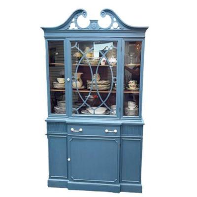 Lot 087   1 Bid(s)
Vintage Bernhardt Furniture China Cabinet Chalk Pain Blue Finish