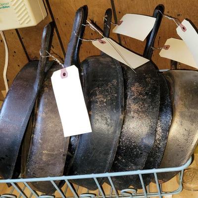 Seasoned cast iron pans