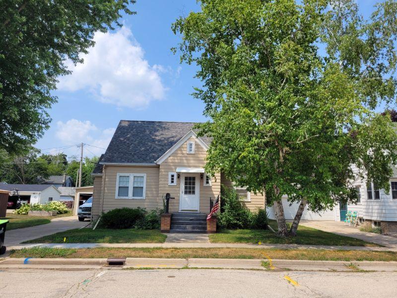 608 Roosevelt Street Waupun, WI Home for Sale by Online Auction