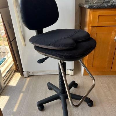 MFL021- Black Swivel Office Chair