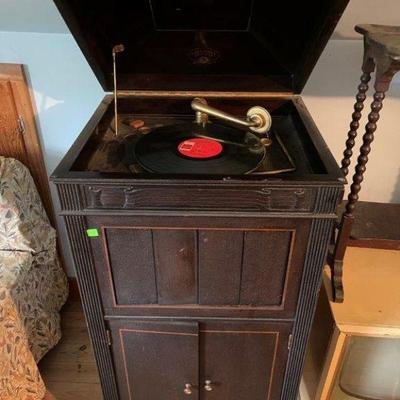 Vtg Columbia Grafanola with records